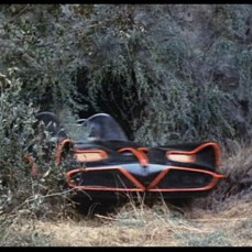 La Batmobile non sfreccia dalla Batcaverna, bensì, dal Bronson Cavern di Hollywood Hills.