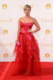 In Monique Lhuillier scarlet e fucsia agli Emmy 2014